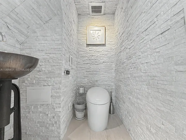 13689 Deering Bay Dr — Photo 29