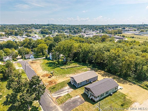 4th image of 410 W Small Street