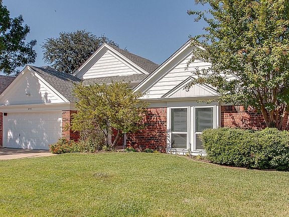 3rd image of 606 Ellington Dr