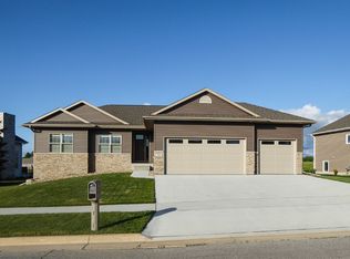 109 Augusta Ln, Waverly, IA 50677