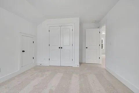 5th image of 102 Portico Pl