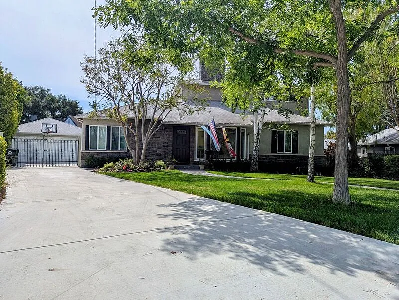 2274 Luana Ln