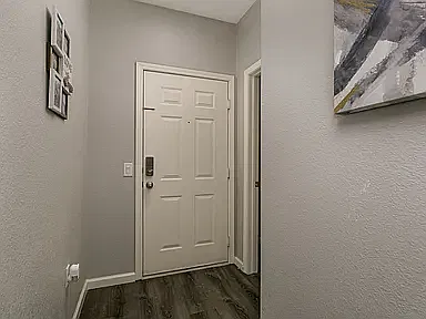 18919 E Warren Cir — Photo 2