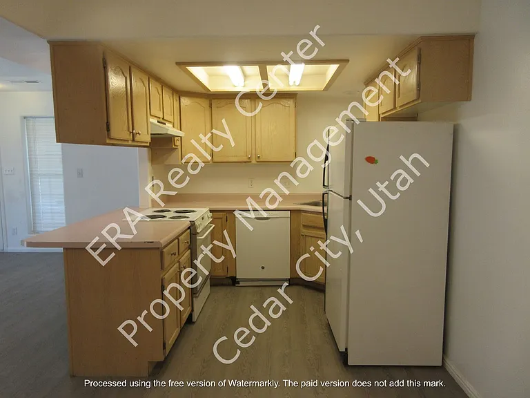 527 E 2015 N — Photo 4
