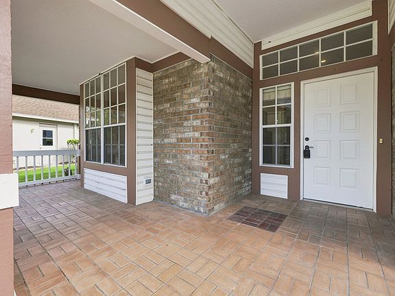 3rd image of 4826 Ridgemoor Cir
