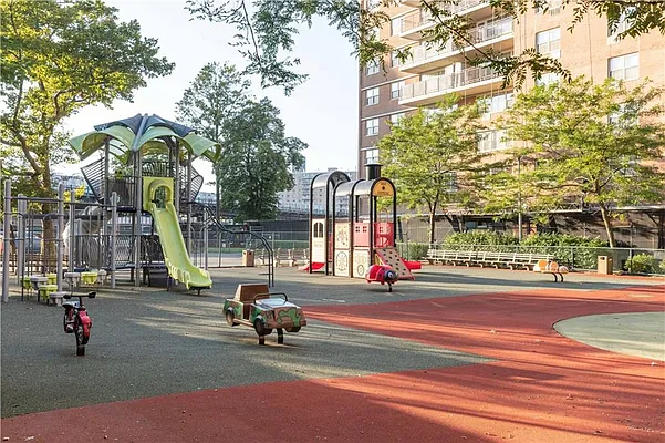 Sold by Remax Edge | media 44