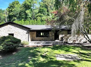 11 Locust Ln, Orwigsburg, PA 17961