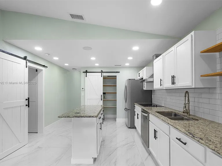 2515 W 65th St — Photo 16
