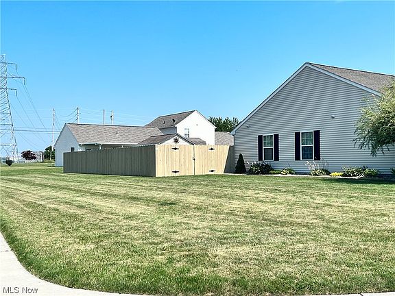 3rd image of 213 Paradise Dr