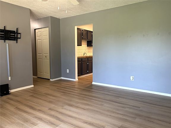5th image of 312 Illini St