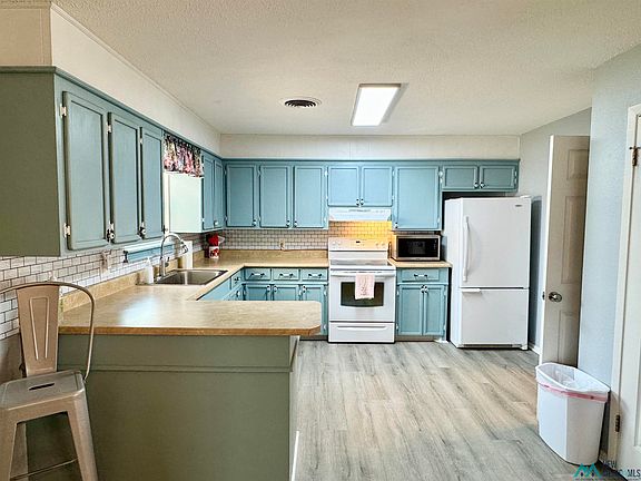 3rd image of 216 Rosa Blvd