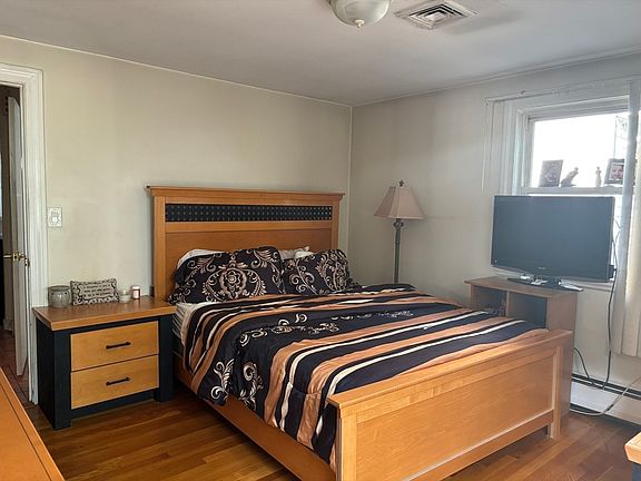 5th image of 652 Park Ave
