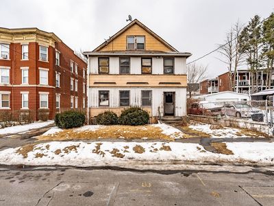 1 Three Munroe St, Holyoke, MA, 01040