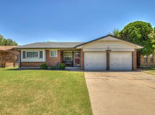 624 SW 10th St, Moore, OK 73160