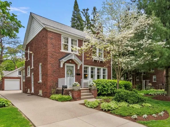 11024 Hubbard St, Livonia, MI 48150