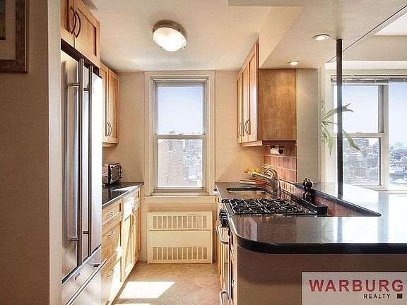 3rd image of 18 Charlton St Unit 15-K