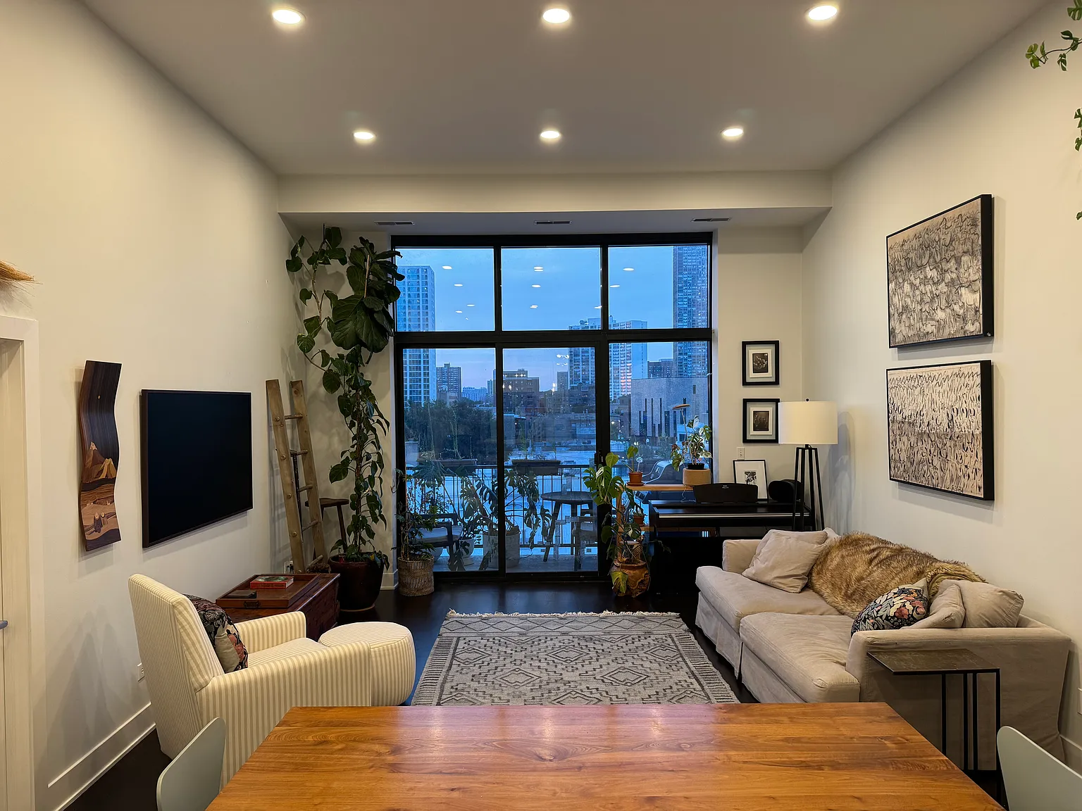 2 bed, 1234 sqft, $4,200 — Photo 1