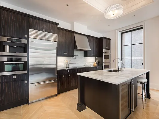 Rented by Sotheby's International Realty | media 10