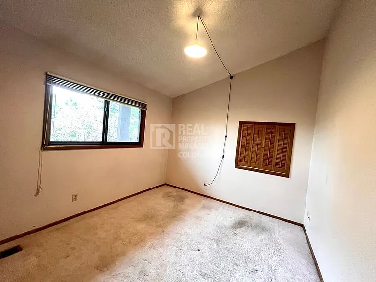 826 Pebblewood Dr — Photo 11