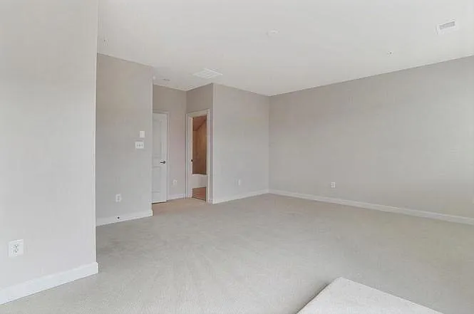 4thFloor_LivingArea_2