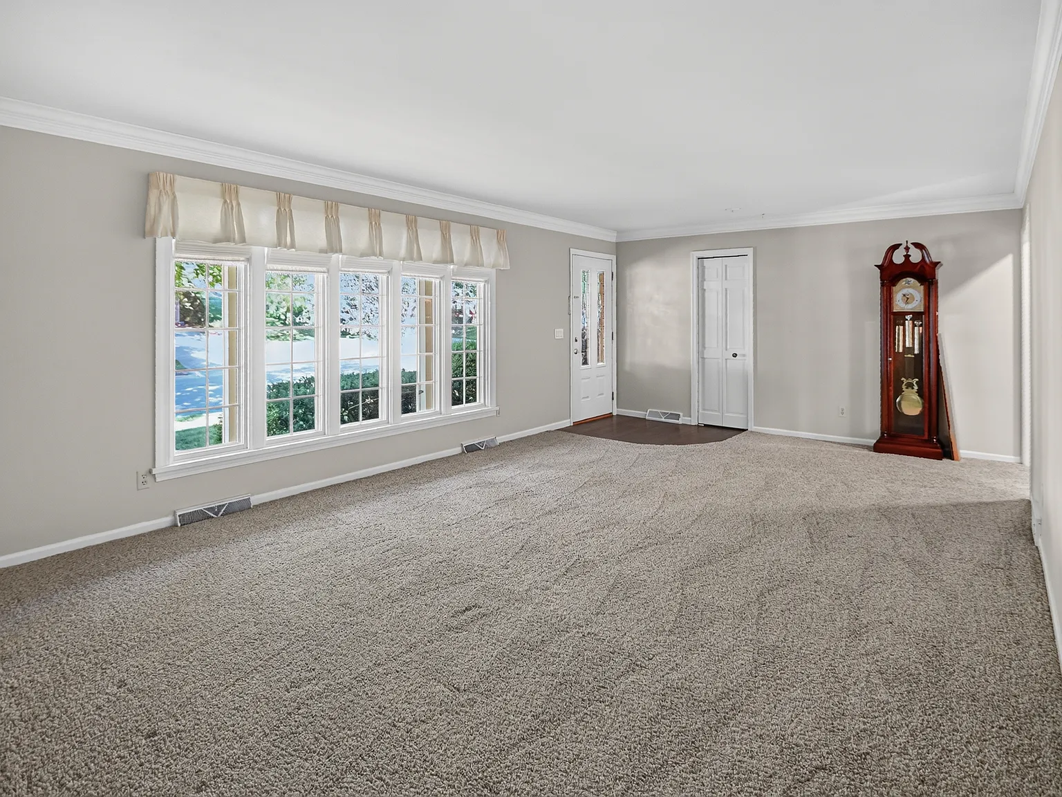 3 bed, 2107 sqft, $2,850 — Photo 3
