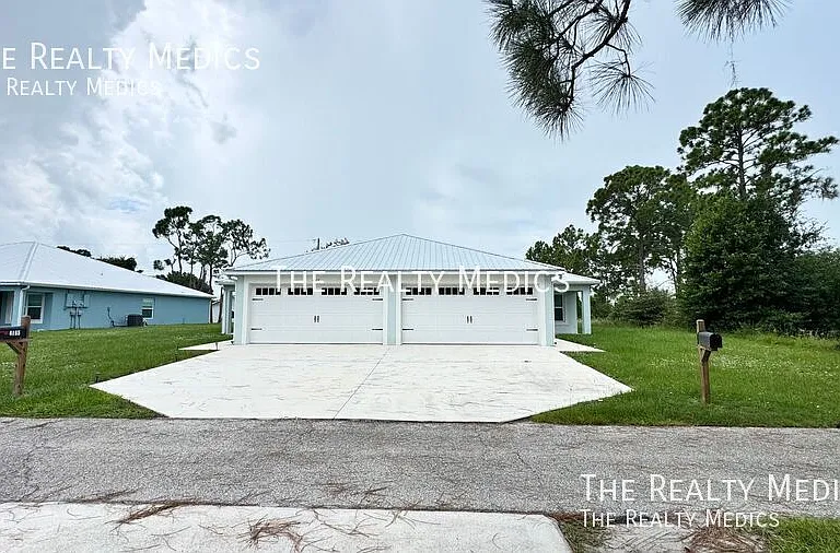 4167 Hammock Rd — Photo 2