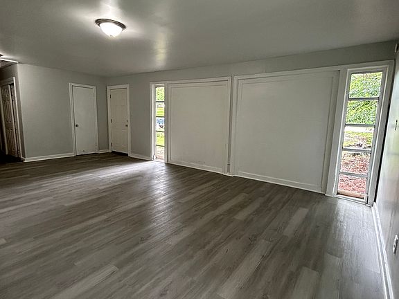 3rd image of 379 Dellwood Dr
