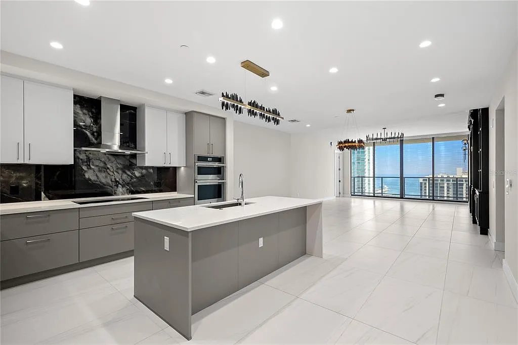 2 bed, 3.0 bath, 1935 sqft, $11,500 — Photo 4