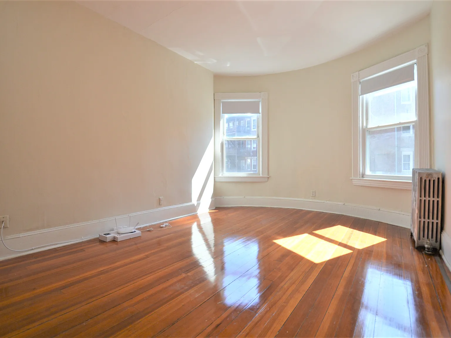 2 bed, 999 sqft, $3,195 — Photo 1