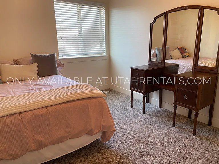 345 W Park View Ln — Photo 17