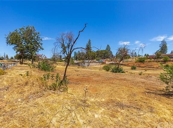 2nd image of 533 Oakwood Ln