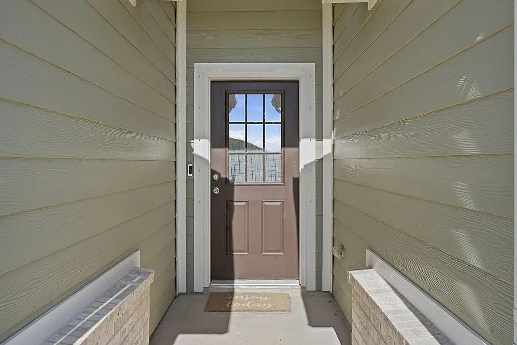 4 bed, 3.0 bath, 2090 sqft, $2,450 — Photo 3
