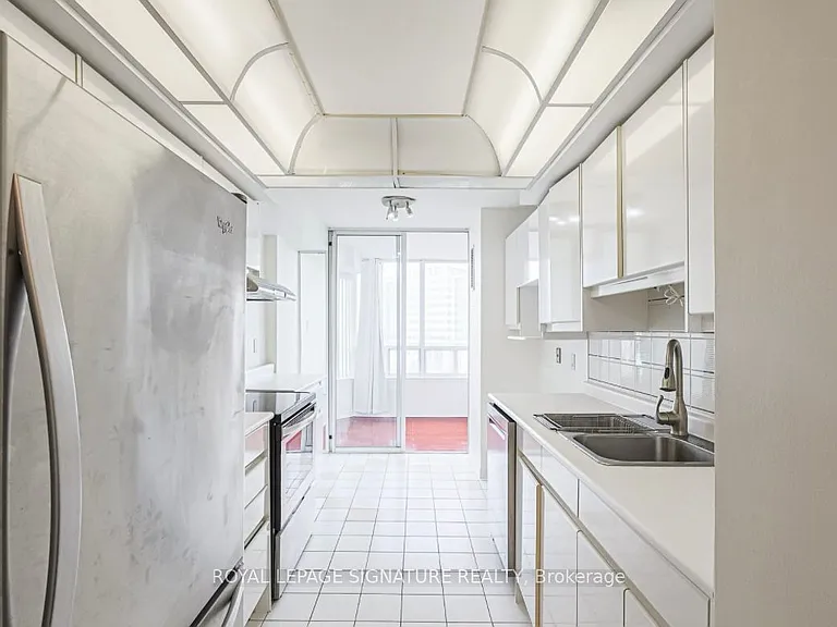7250 Yonge St #1003 — Photo 28