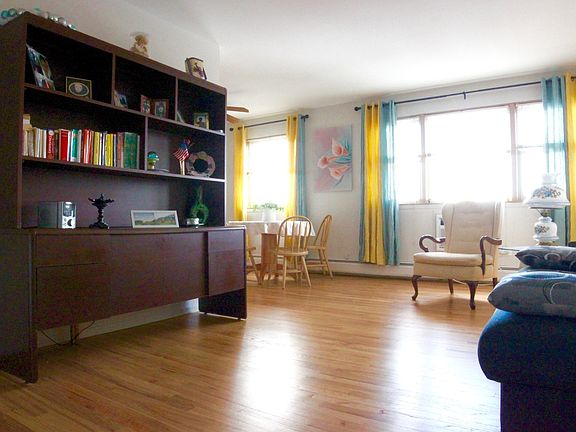 4th image of 8245 Belmont Ave APT 4M