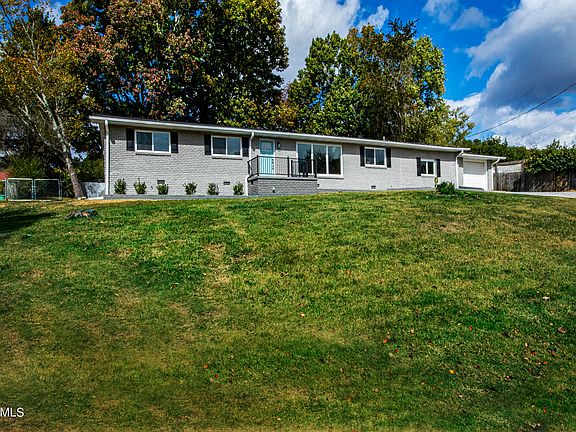 2nd image of 1009 Lancewood Dr