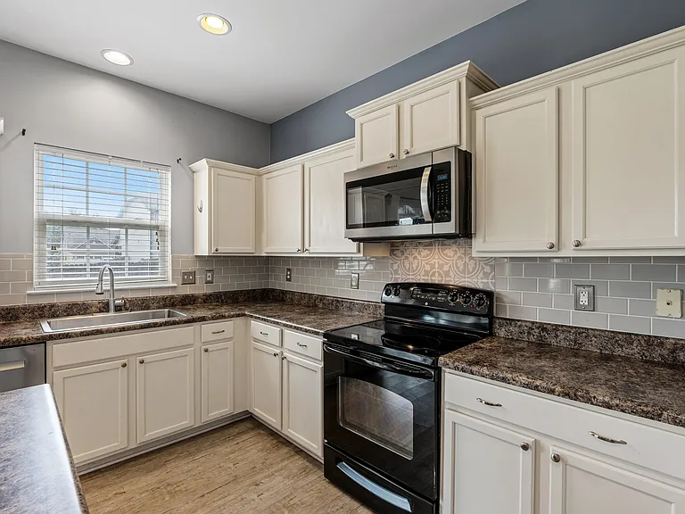 27 Madeline Cir — Photo 13