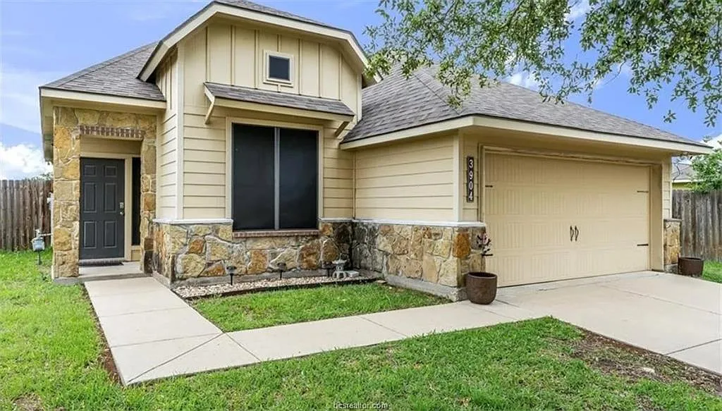 Building Photo - 3904 Pawnee Xing
