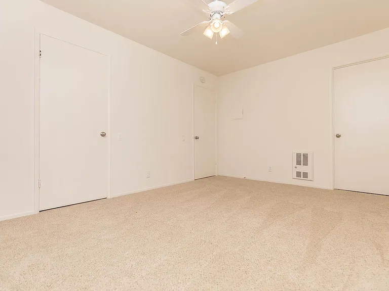 Highland Creek Apartment Homes — Photo 26