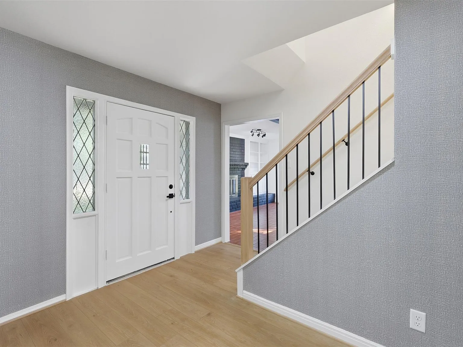 4 bed, 2.5 bath, 2620 sqft, $2,600 — Photo 4