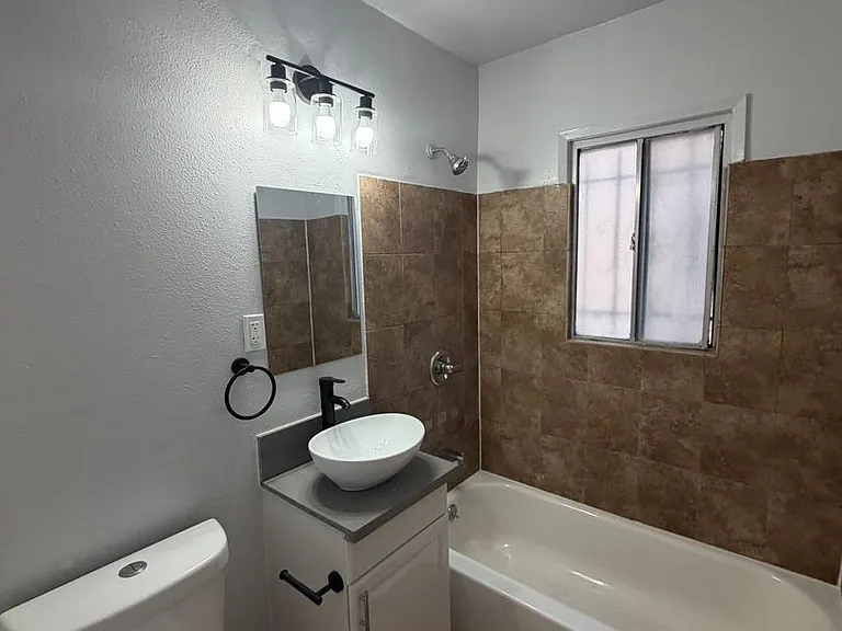 8464 S Avalon Blvd — Photo 7