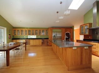 559 Chase Rd, Dartmouth, MA 02747