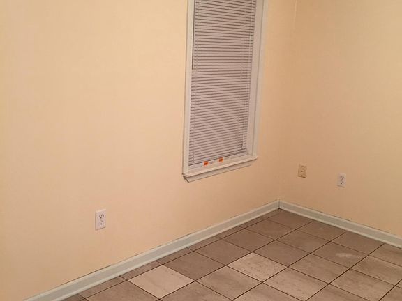 3rd image of 9505 Pringle Ave
