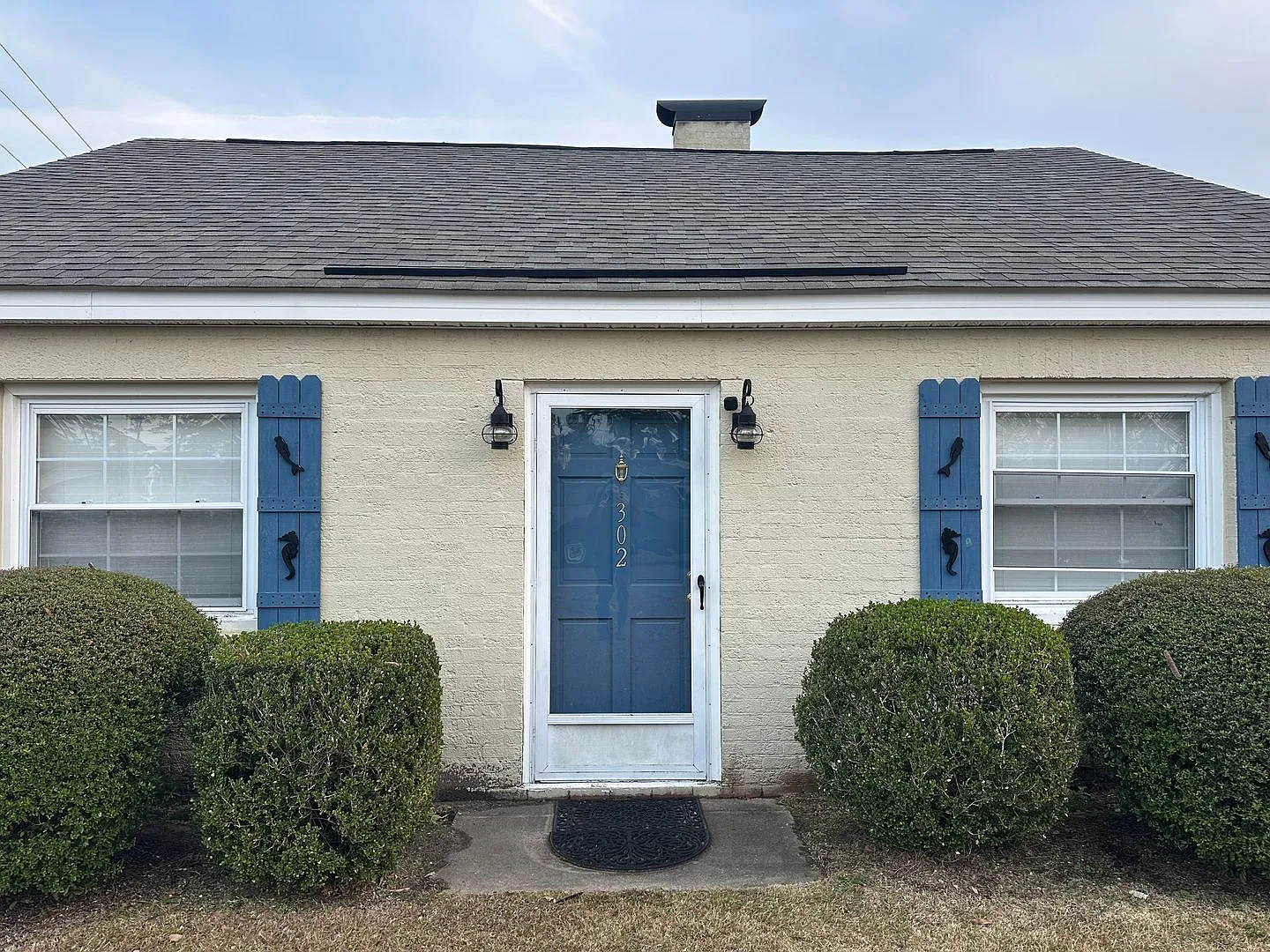 Updated 2 Bed 1 Bath Duplex — Photo 2