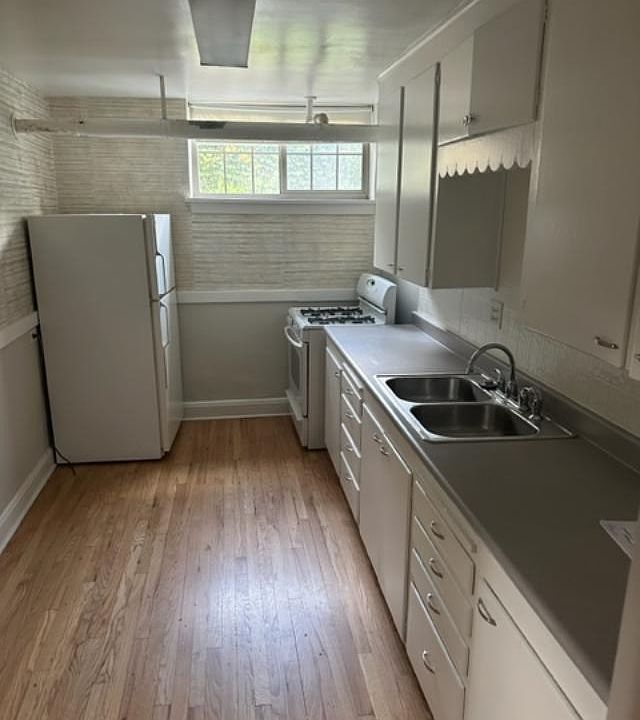 2nd image of 4301 E Batavia Pl #5