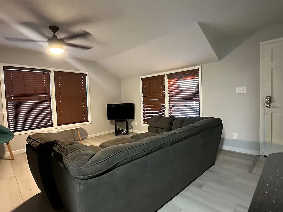 1st image of 225 W 5th St #1
