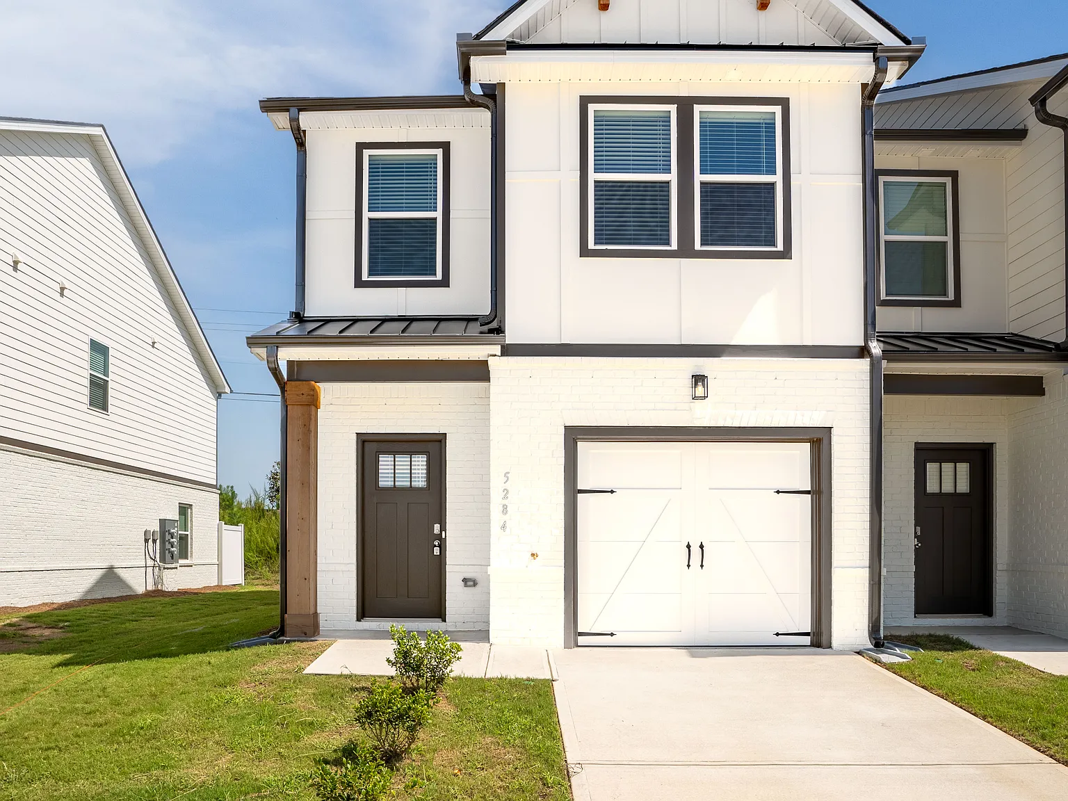 3 bed, 2.5 bath, 1636 sqft, $2,100 — Photo 1