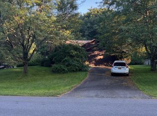 28 Meadow Rue Pl, Malta, NY 12020