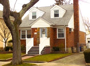 121 2nd St, New Hyde Park, NY 11040