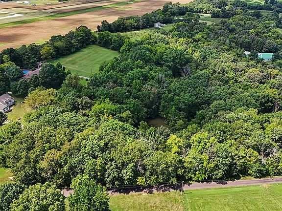 4th image of Bluff Hill Acres