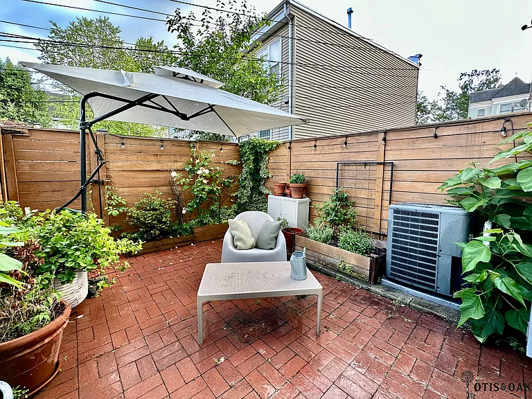 338 Elm St NW — Photo 9